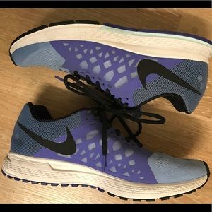 NIKE PEGASUS - Size 10